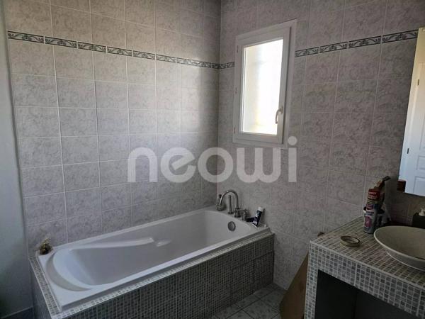 MONTMERLE SUR SAÔNE - MAISON AVEC PISCINE