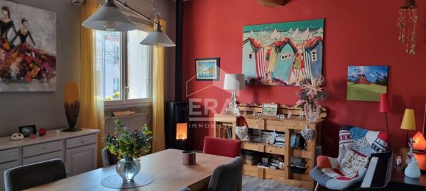 TRÈS BEL IMMEUBLE À USAGE MIXTE, À ASTAFFORT