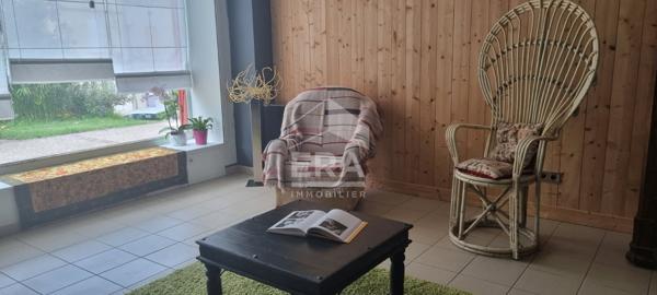 TRÈS BEL IMMEUBLE À USAGE MIXTE, À ASTAFFORT