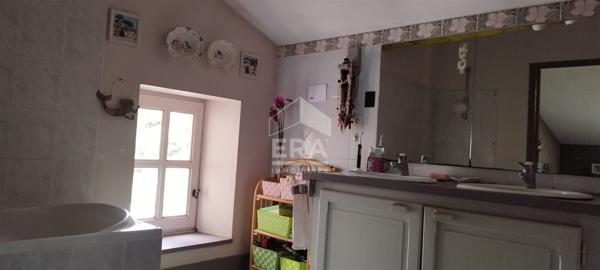 TRÈS BEL IMMEUBLE À USAGE MIXTE, À ASTAFFORT