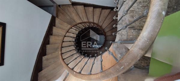 TRÈS BEL IMMEUBLE À USAGE MIXTE, À ASTAFFORT