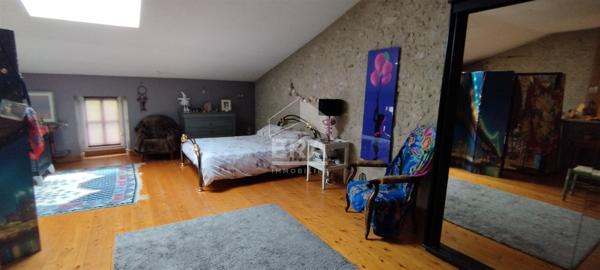 TRÈS BEL IMMEUBLE À USAGE MIXTE, À ASTAFFORT