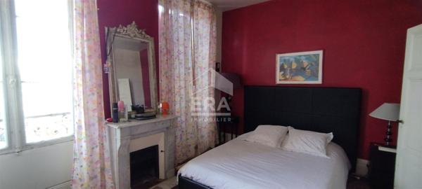 TRÈS BEL IMMEUBLE À USAGE MIXTE, À ASTAFFORT