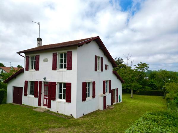 Aux portes de Biarritz, maison familiale de 5 chambres dans un environnement privilégié Arcangues