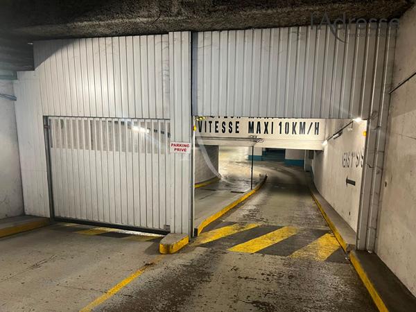 Parking à louer/15 rue Gardenat Lapostol 92150 Suresnes