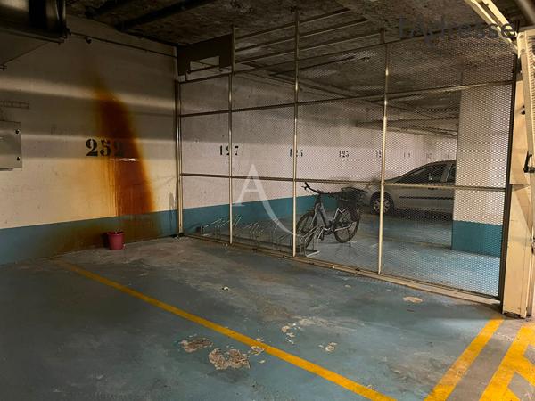 Parking à louer/15 rue Gardenat Lapostol 92150 Suresnes