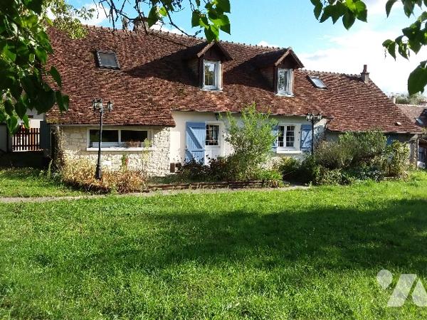 CHARMANTE LONGERE RESTAUREE, ESPRIT CHAMPETRE, HABITABLE DE SUITE