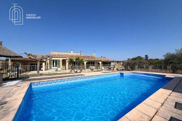 Maison de plein pied avec piscine, pool house et grand terrain
