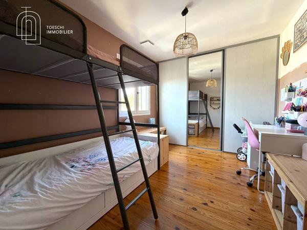 Maison de plein pied avec piscine, pool house et grand terrain