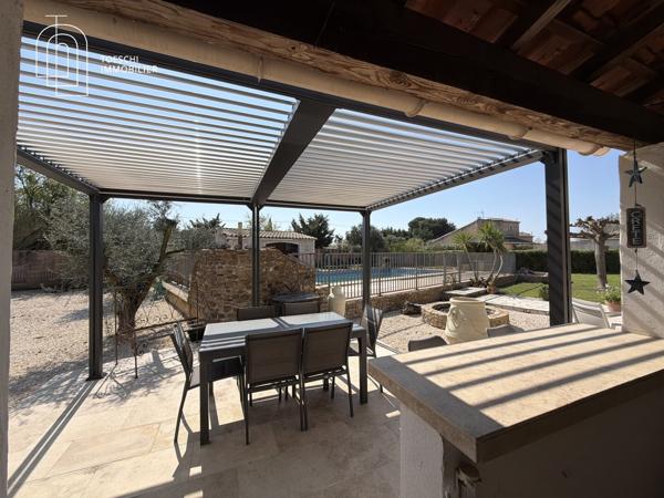 Maison de plein pied avec piscine, pool house et grand terrain