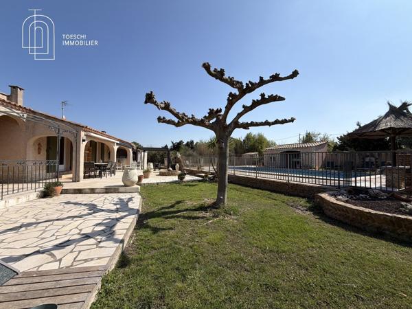 Maison de plein pied avec piscine, pool house et grand terrain