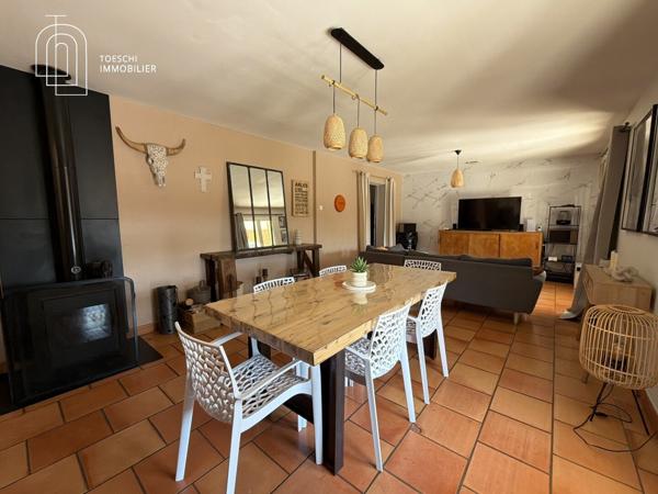 Maison de plein pied avec piscine, pool house et grand terrain