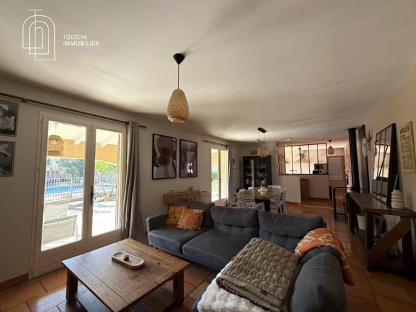 Maison de plein pied avec piscine, pool house et grand terrain