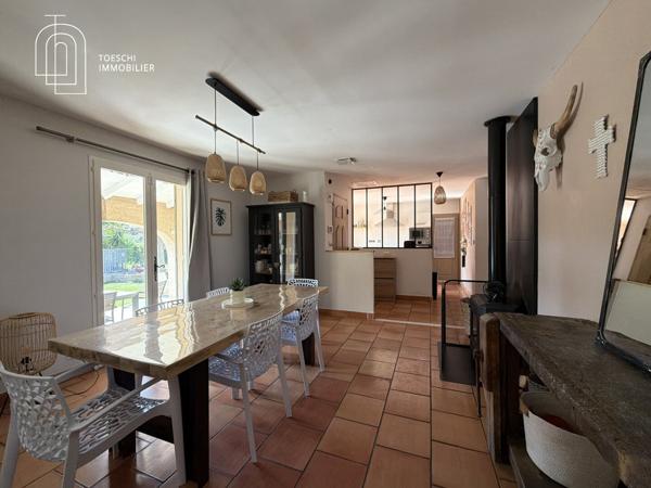 Maison de plein pied avec piscine, pool house et grand terrain