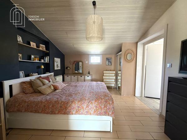 Maison de plein pied avec piscine, pool house et grand terrain