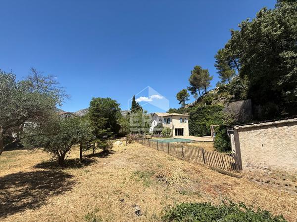 A VENDRE 13360 ROQUEVAIRE MAISON T6 DE 196 M² SUR 3 228 M² DE JARDIN PISCINE DEPENDANCES.