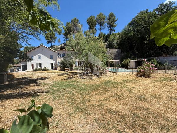 A VENDRE 13360 ROQUEVAIRE MAISON T6 DE 196 M² SUR 3 228 M² DE JARDIN PISCINE DEPENDANCES.