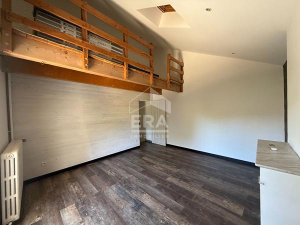 A VENDRE 13360 ROQUEVAIRE MAISON T6 DE 196 M² SUR 3 228 M² DE JARDIN PISCINE DEPENDANCES.