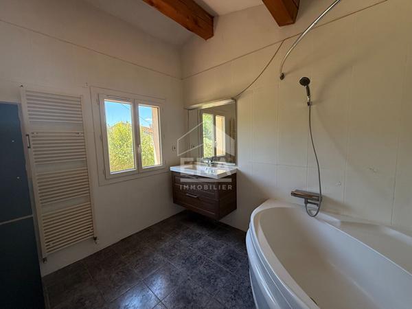 A VENDRE 13360 ROQUEVAIRE MAISON T6 DE 196 M² SUR 3 228 M² DE JARDIN PISCINE DEPENDANCES.