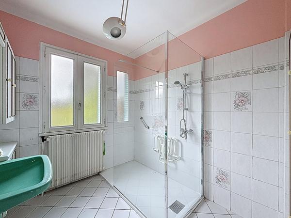 Maison familiale 110m2, sous sol complet , avec vue dégagée montagnes à Meximieux, Terrain 1352 m2