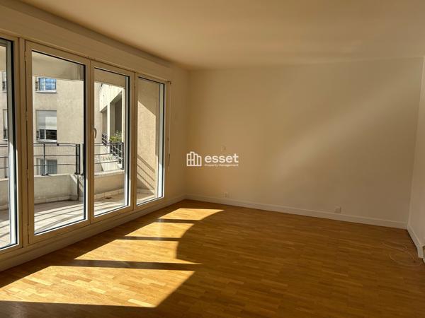 Location Appartement 3 pièces 77.3 m² - Paris 75012