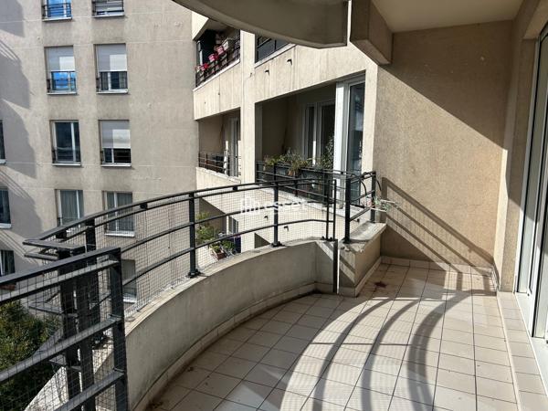 Location Appartement 3 pièces 77.3 m² - Paris 75012