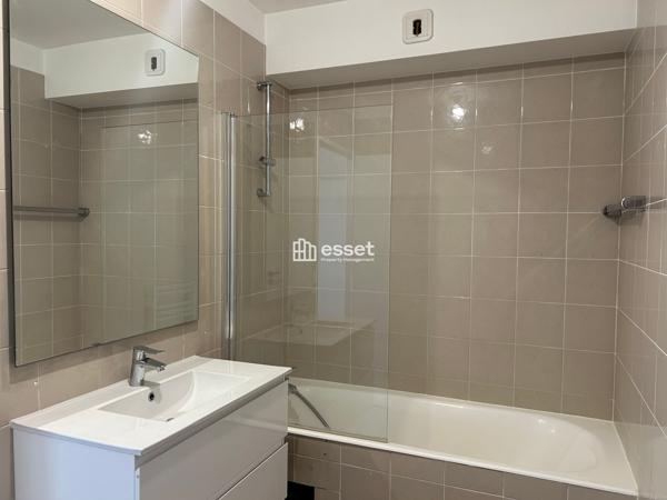 Location Appartement 3 pièces 77.3 m² - Paris 75012