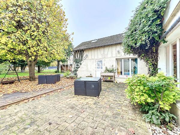 A vendre Centre Ville Dreux - secteur Camus - Maison 10 pièces avec jardin 700 m² et garage couvert