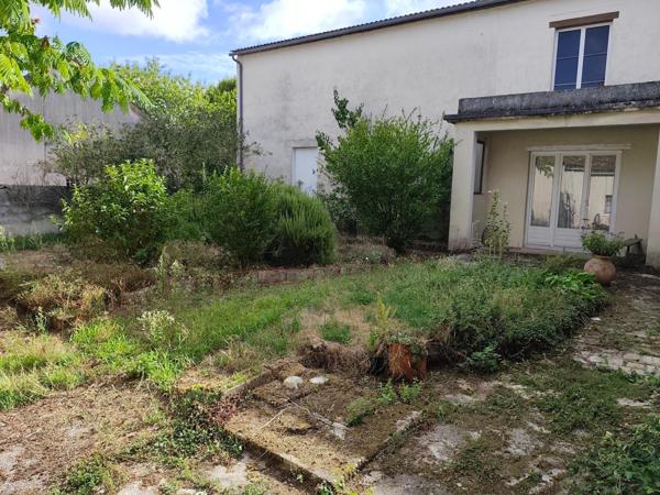 Maison avec second bâtiment à rénover à Mézières-en-Brenne