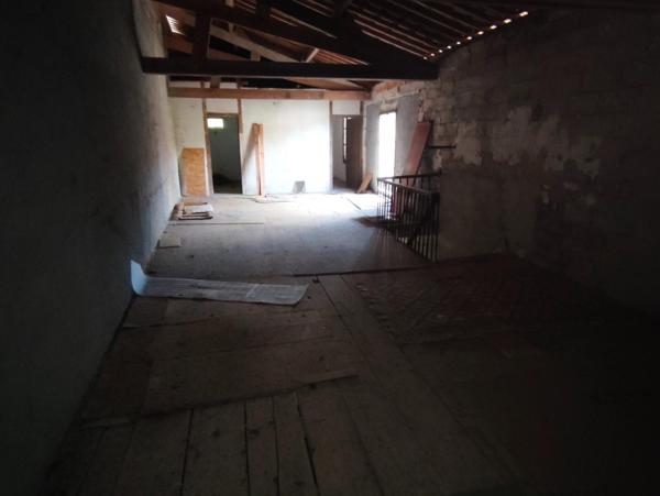 Maison avec second bâtiment à rénover à Mézières-en-Brenne