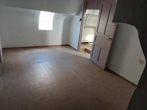 Maison avec second bâtiment à rénover à Mézières-en-Brenne