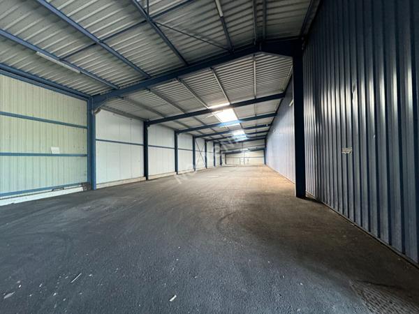 Local d'activité - stockage - logistique 3200m² sur 5 800m². Zone Europort Saint -Avold