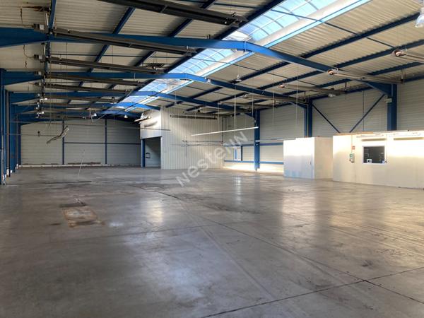 Local d'activité - stockage - logistique 3200m² sur 5 800m². Zone Europort Saint -Avold