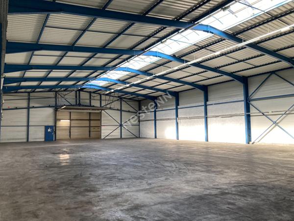 Local d'activité - stockage - logistique 3200m² sur 5 800m². Zone Europort Saint -Avold