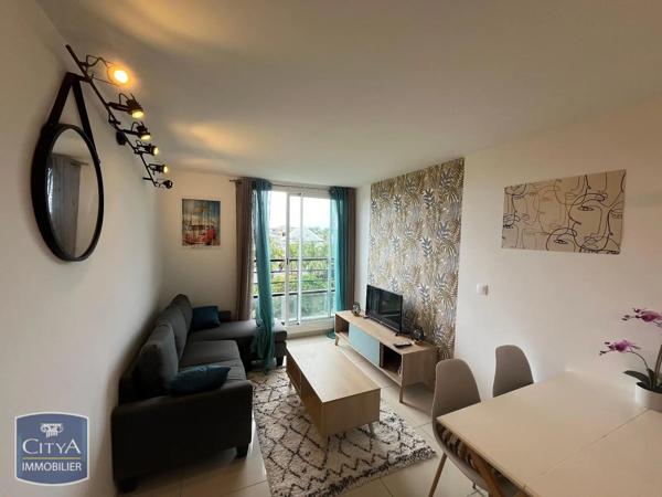 Appartement à louer 2 pièces 41.78m² Saint-Denis (97490)