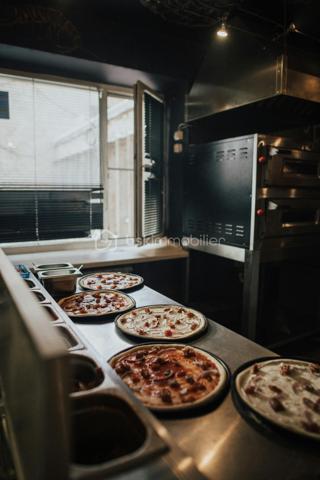 BAR/ BRASSERIE / PIZZERIA / SPECIALITES ITALIENNES
A VENDRE à LISIEUX ( 14100 )
Très belle affaire à saisir rapidement
80 couverts avec la terrasse
Bar avec license IV
Très beau potentiel inexploité
Confort et cadre de vie préservés
Ouvert uniquement en journée, 6 à 6,5 jours par semaine
Idéal pour une 1 ère affaire ou pour un couple en reconversion ou de professionnels souhaitant bénéficier d'un cadre
de vie agréable, sans avoir à travailler le soir .
N'hésitez pas à me contacter pour de plus amples informations, ou une visite.
