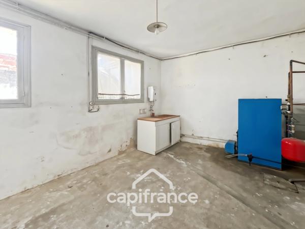 Maison à renover avec fort potentiel, cour et garage