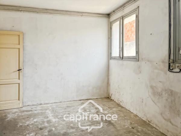 Maison à renover avec fort potentiel, cour et garage
