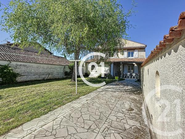 Maison à vendre  7 pièces - 216,50 m2 BOUTIERS ST TROJAN - 16