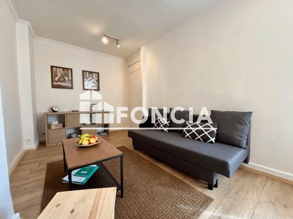 Location Appartement meublé 2 pièces 36.59 m² - 6 BIS RUE DE LA PAROISSE Versailles 78000