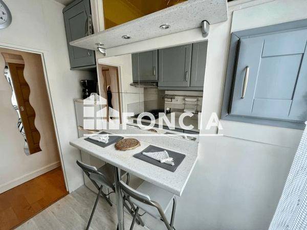 Location Appartement meublé 2 pièces 36.59 m² - 6 BIS RUE DE LA PAROISSE Versailles 78000