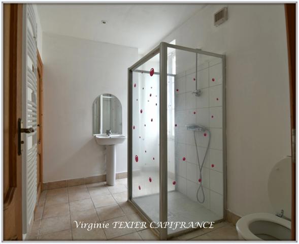 Dpt Charente Maritime (17), à vendre SAINT JEAN D'ANGELY maison P6 de 168 m² - Terrain de 781,00 m²