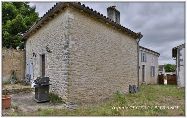 Dpt Charente Maritime (17), à vendre SAINT JEAN D'ANGELY maison P6 de 168 m² - Terrain de 781,00 m²