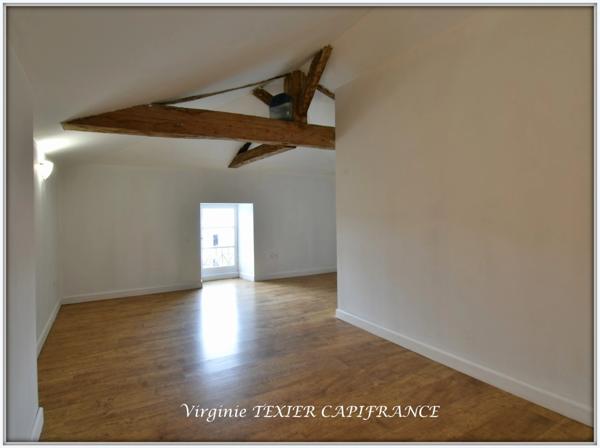 Dpt Charente Maritime (17), à vendre SAINT JEAN D'ANGELY maison P6 de 168 m² - Terrain de 781,00 m²