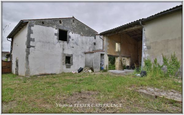 Dpt Charente Maritime (17), à vendre SAINT JEAN D'ANGELY maison P6 de 168 m² - Terrain de 781,00 m²