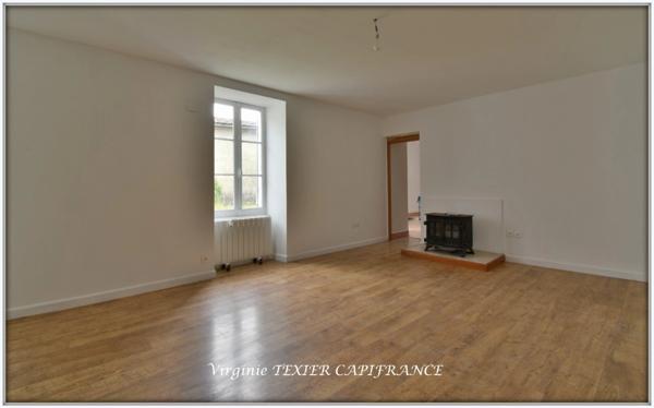 Dpt Charente Maritime (17), à vendre SAINT JEAN D'ANGELY maison P6 de 168 m² - Terrain de 781,00 m²