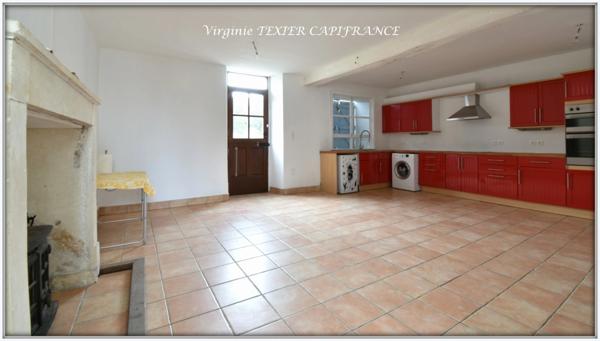 Dpt Charente Maritime (17), à vendre SAINT JEAN D'ANGELY maison P6 de 168 m² - Terrain de 781,00 m²