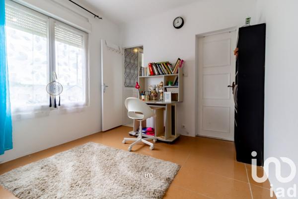 Maison traditionnelle 9 pièces de 178 m² à Épône (78680)