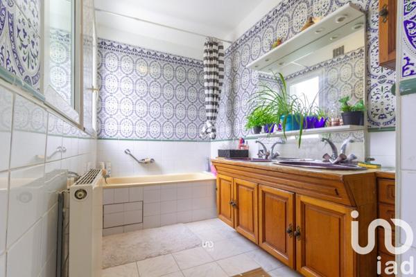 Maison traditionnelle 9 pièces de 178 m² à Épône (78680)