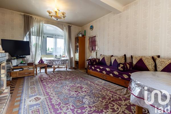 Maison traditionnelle 9 pièces de 178 m² à Épône (78680)